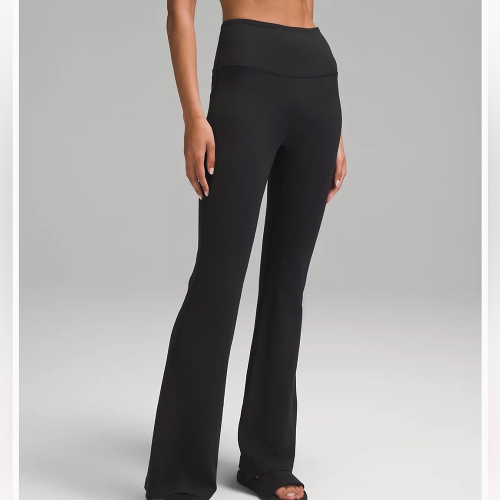 Lululemon Groove Super-High-Rise Flared Pant
Nulu size 0